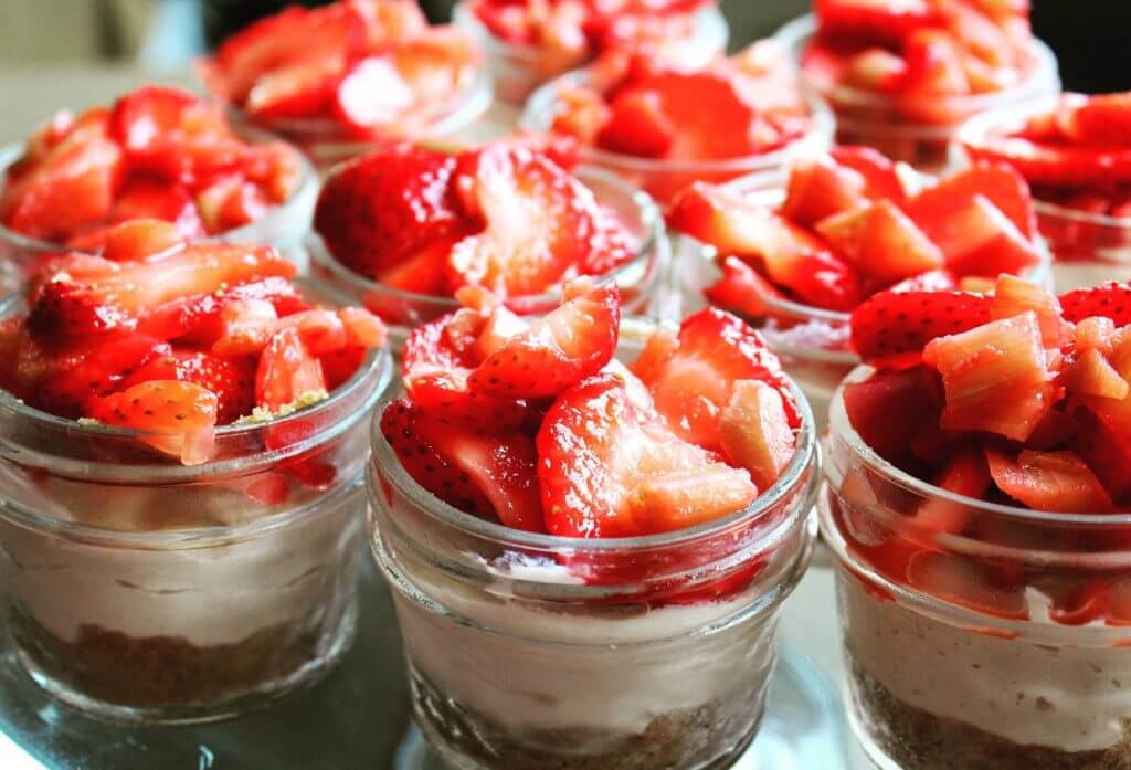 Vegan Strawberry Rhubarb Mini Mason Jar Cheesecake